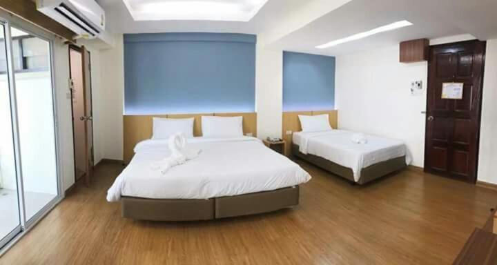 Beerapan Hotel Банкок Екстериор снимка