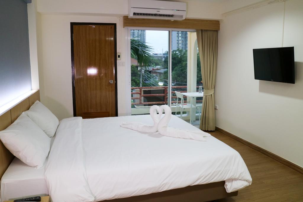 Beerapan Hotel Банкок Екстериор снимка