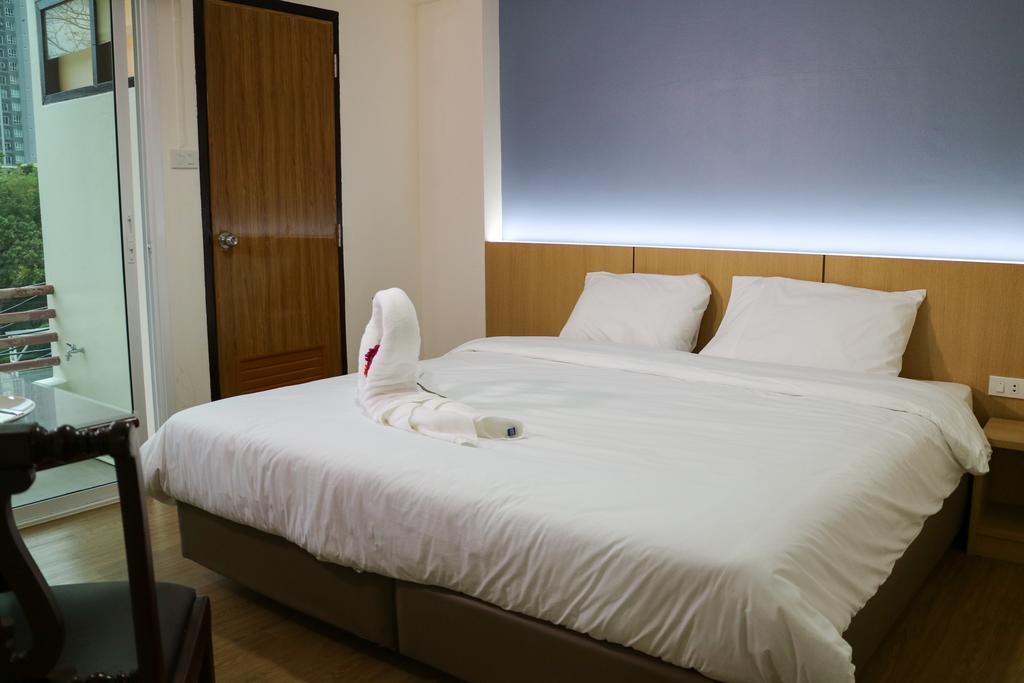 Beerapan Hotel Банкок Екстериор снимка