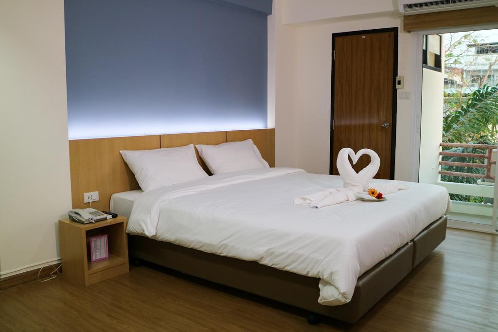 Beerapan Hotel Банкок Екстериор снимка