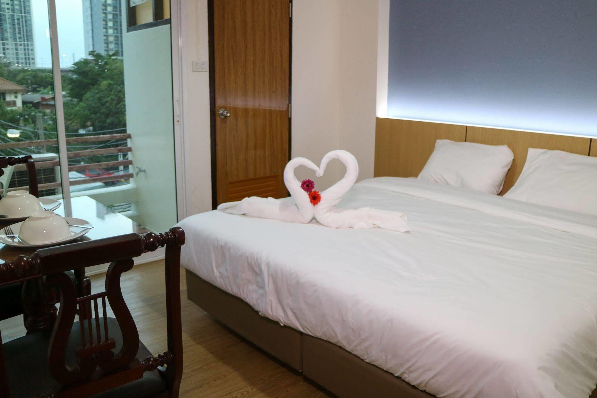 Beerapan Hotel Банкок Екстериор снимка