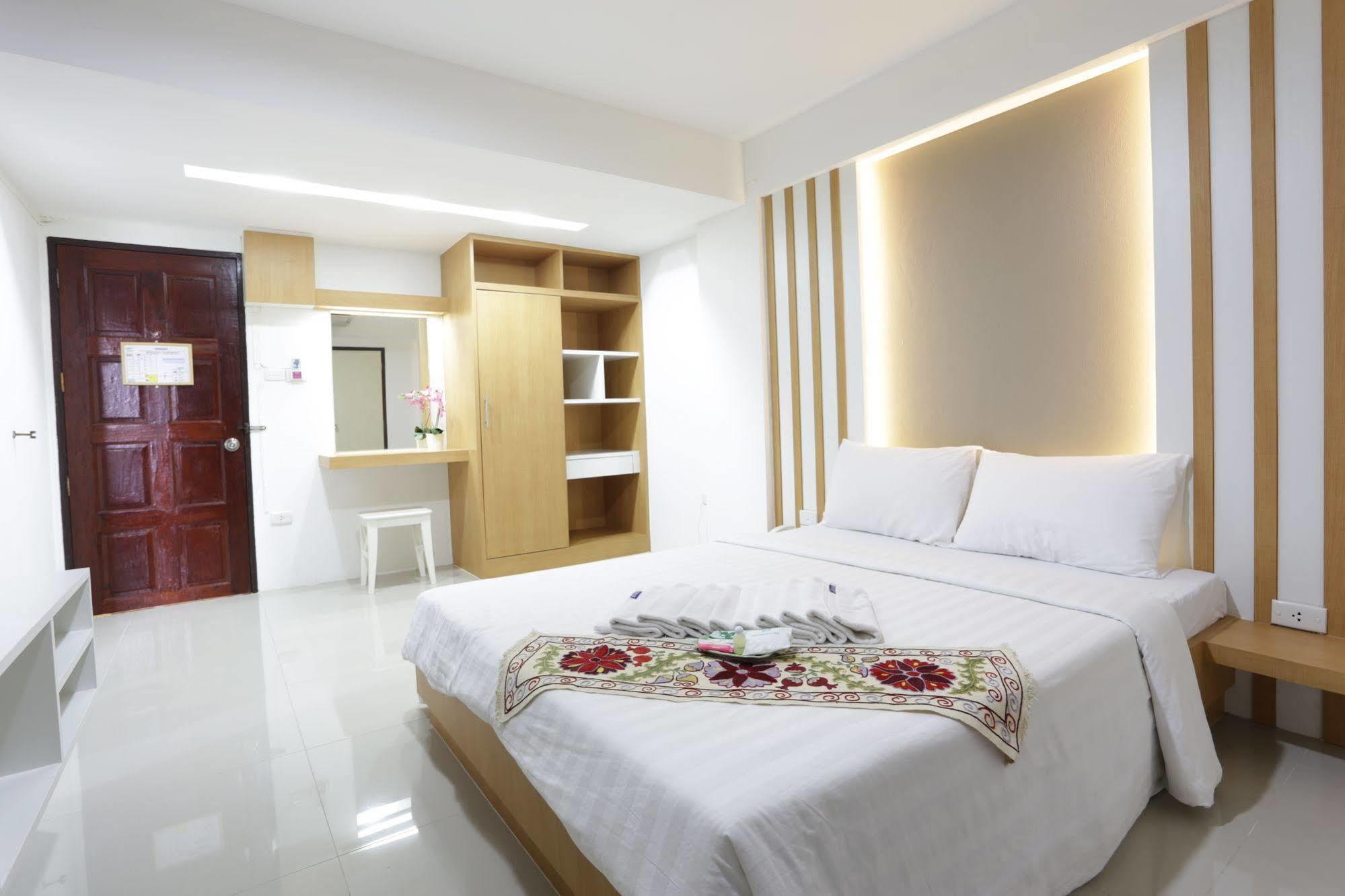 Beerapan Hotel Банкок Екстериор снимка