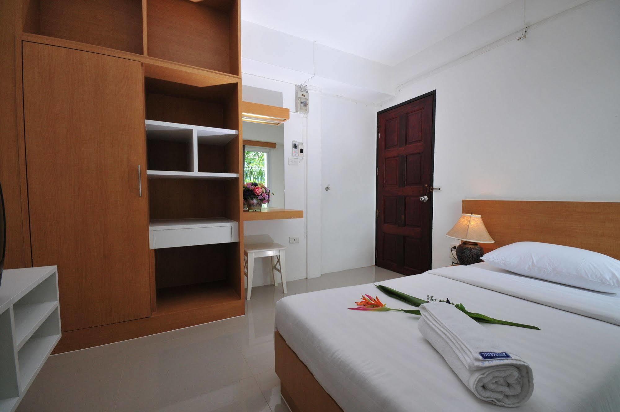 Beerapan Hotel Банкок Екстериор снимка