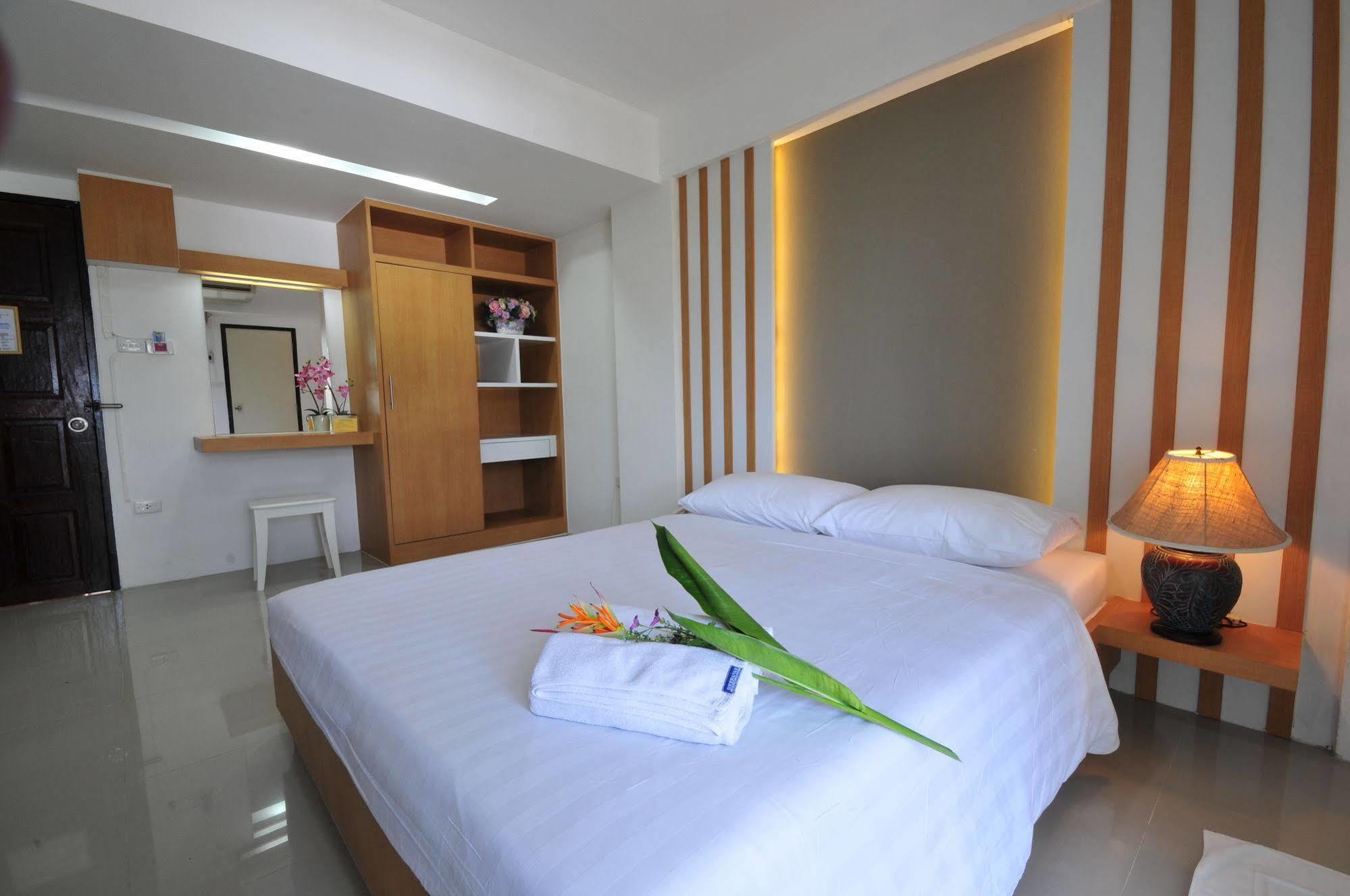 Beerapan Hotel Банкок Екстериор снимка