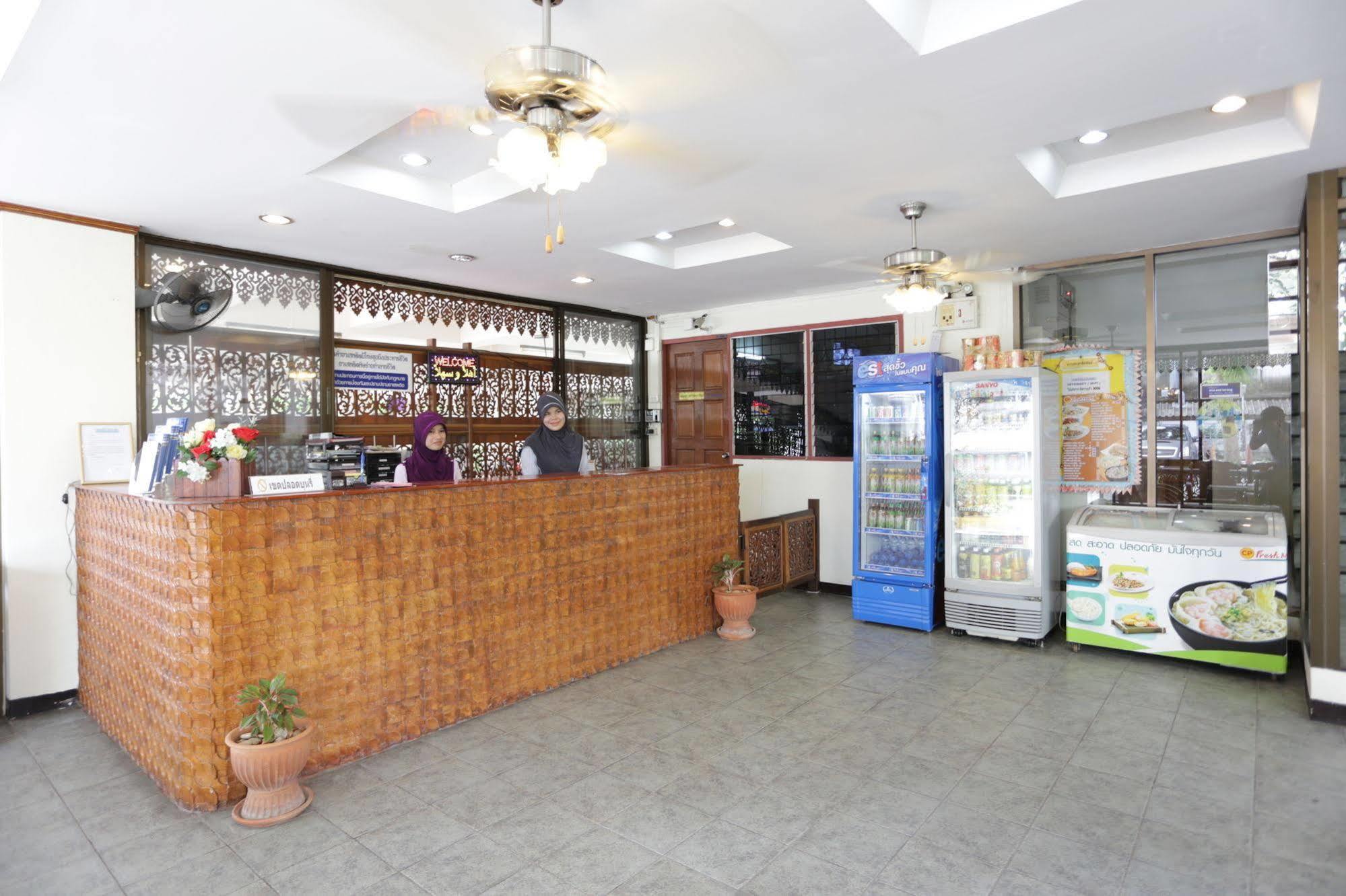 Beerapan Hotel Банкок Екстериор снимка