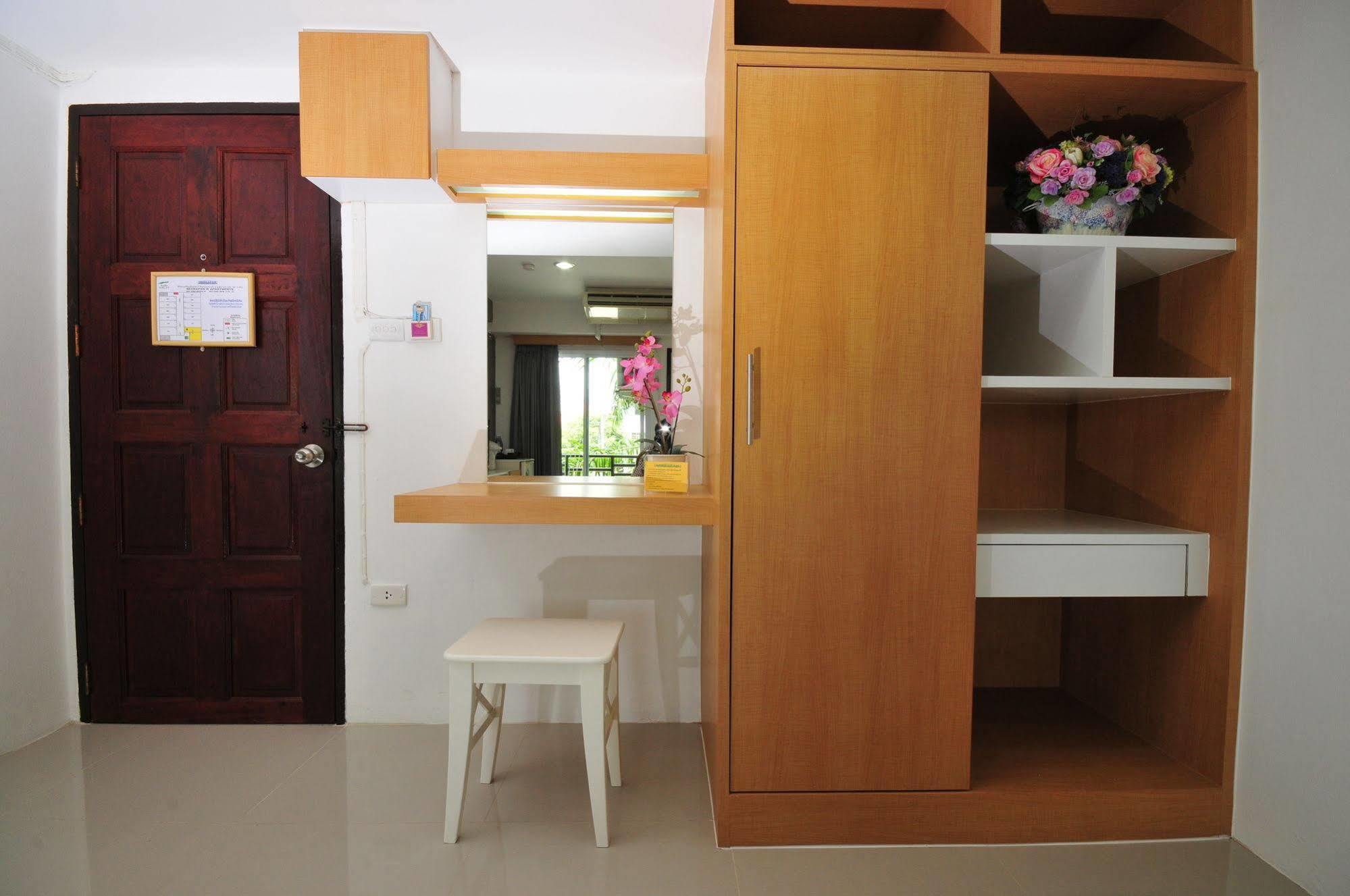 Beerapan Hotel Банкок Екстериор снимка