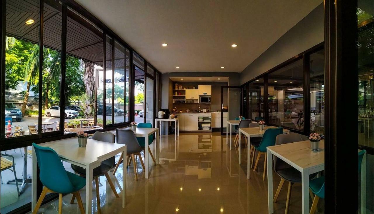 Beerapan Hotel Банкок Екстериор снимка
