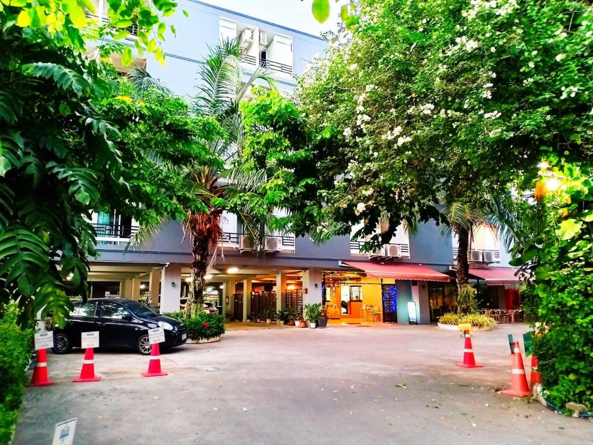 Beerapan Hotel Банкок Екстериор снимка