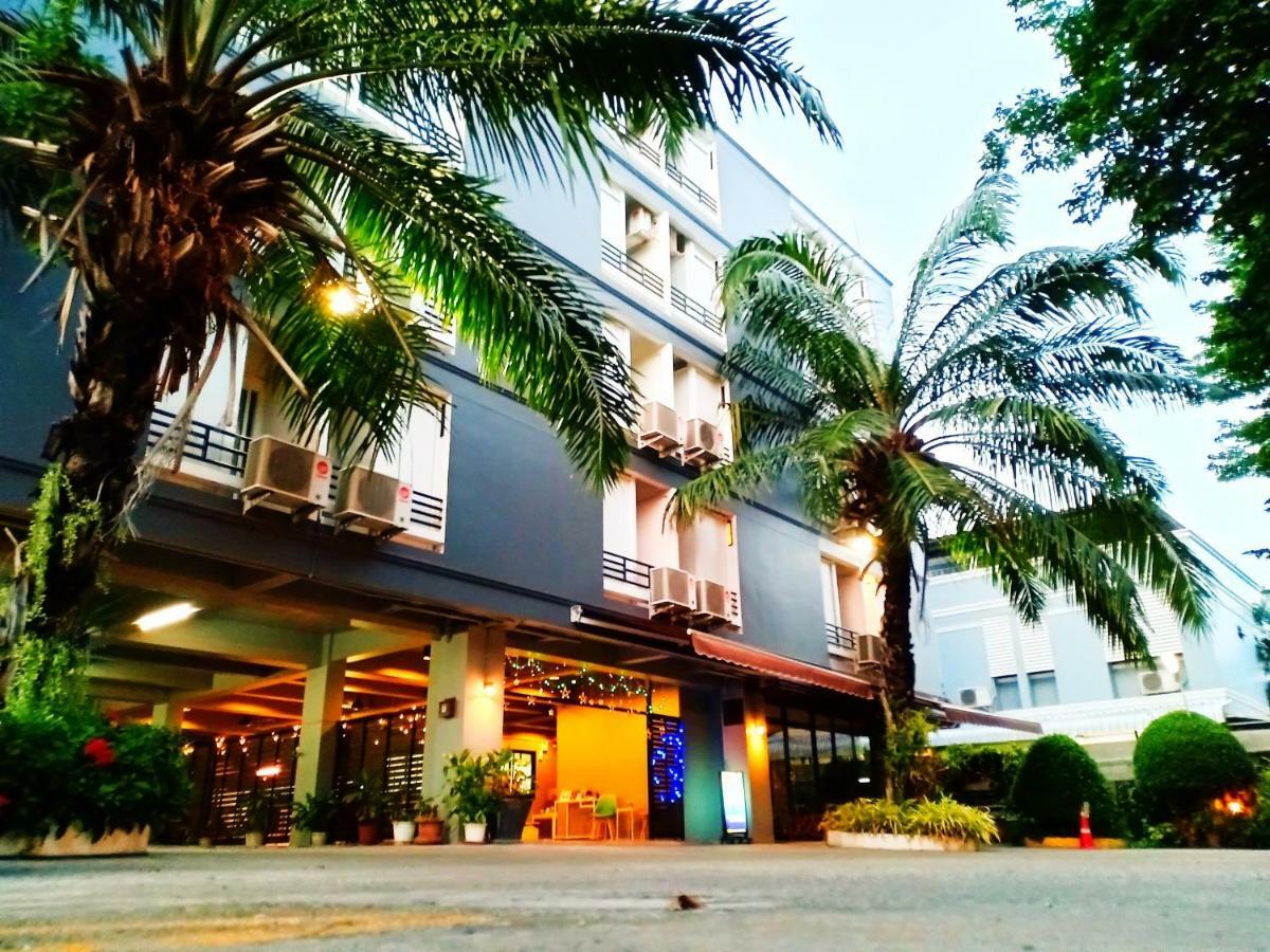 Beerapan Hotel Банкок Екстериор снимка